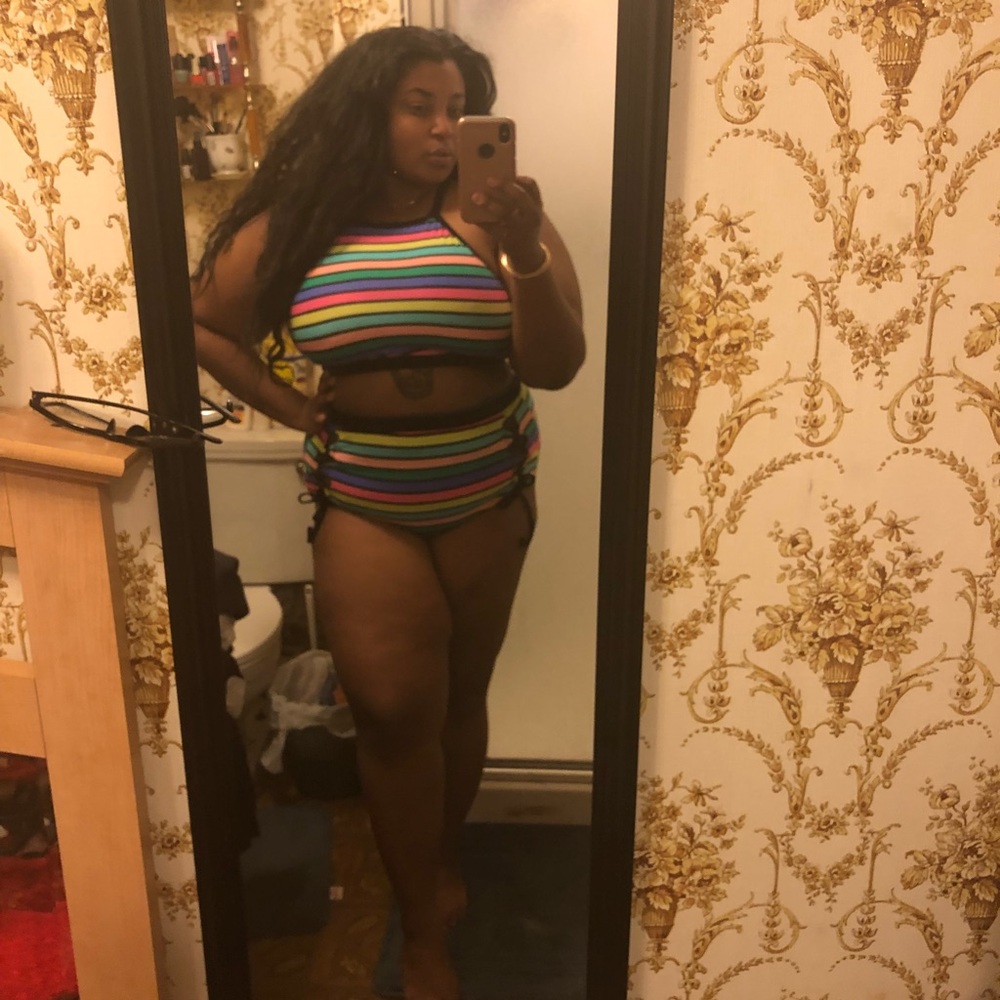 Pre-Own F21 Rainbow 2 piece